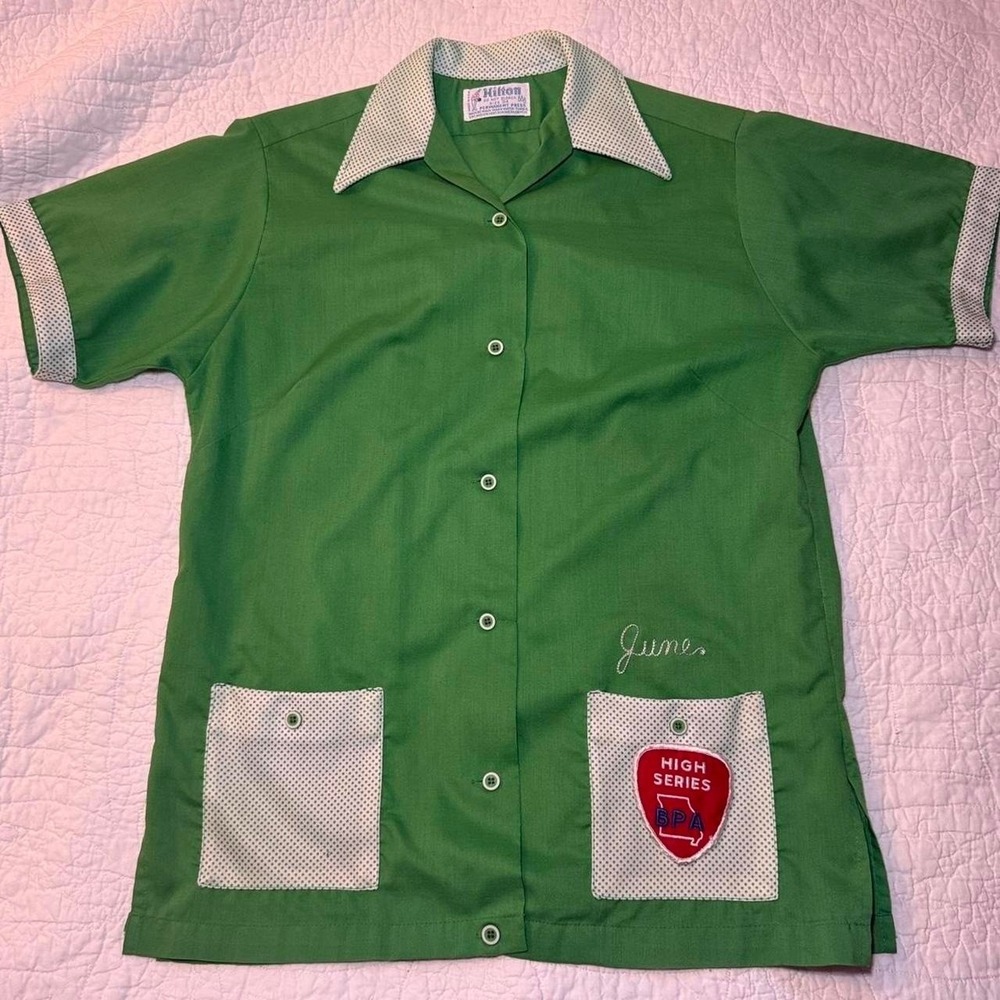 Vintage 1960s Hilton Bowling Shirt Custom Patch Green Size 34 USA Americana